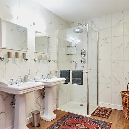 Semesterbostad Oliver, *